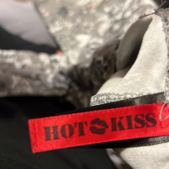 Hot Kiss gray/white floral bell bottom leggings - Picture 7 of 8